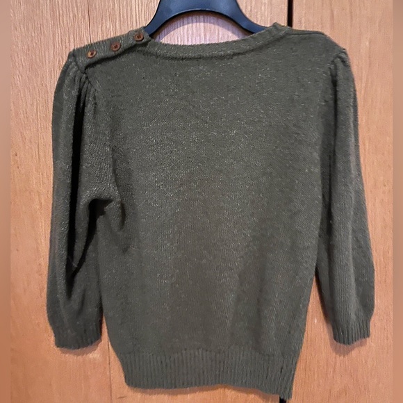 Green sweater with buttons on shoulder - Picture 3 of 3